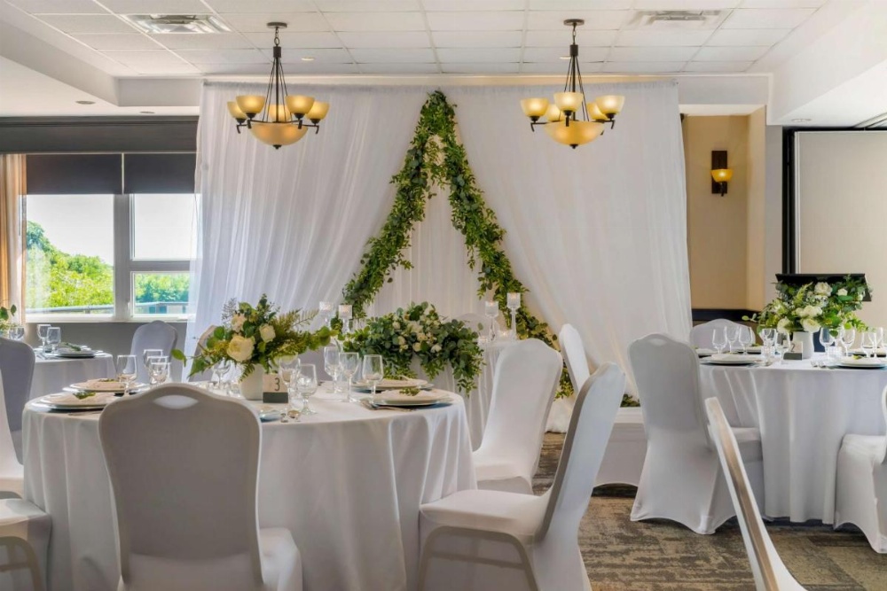 Best Western Plus Chocolate Lake Hotel Image 11