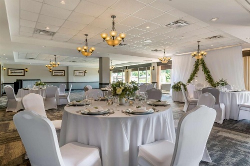 Best Western Plus Chocolate Lake Hotel image 12