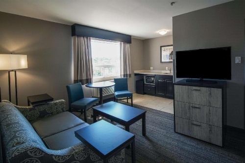 Best Western Plus Chocolate Lake Hotel image 32