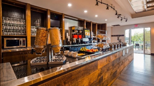 Best Western Plus Chocolate Lake Hotel image 40