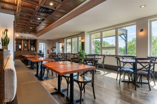 Best Western Plus Chocolate Lake Hotel image 8